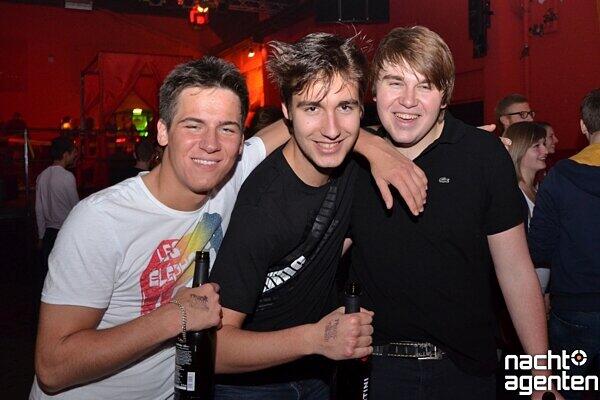 12 Jahre Nachtgalerie: Malle live vs Party Pornös (Samstag 3.12. 2011).
Noch mehr Fotos sehen sie unter: www.nachtagenten.de.