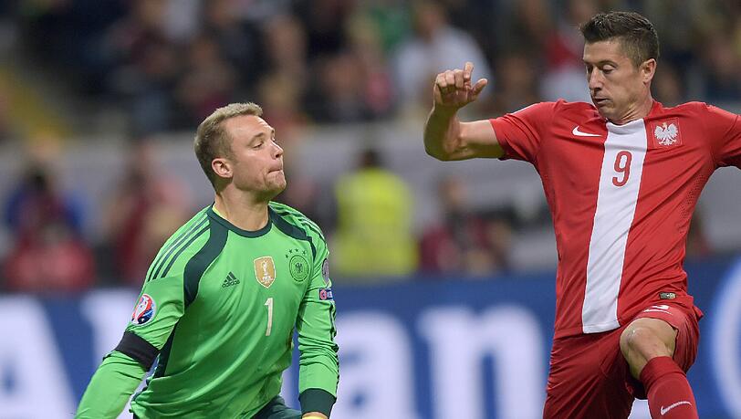 Manuel Neuer (hier gegen Polen) - Note 4: Unglückliche Abwehr nach vorne beim Freistoß-Aufsetzer von Maloney – das 1:1 (28.). Den muss der Welttorhüter besser entschärfen. Alleine gelassen beim 2:2 von seiner Abwehr, ließ sich von den Schotten aber zu sehr irritieren. Manuel Neuer (hier gegen Polen) - Note 4: Unglückliche Abwehr nach vorne beim Freistoß-Aufsetzer von Maloney – das 1:1 (28.). Den muss der Welttorhüter besser entschärfen. Alleine gelassen beim 2:2 von seiner Abwehr, ließ sich von den Schotten aber zu sehr irritieren.