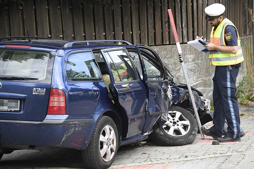 Die Bilder vom Unfall mit einem Toten in Eching (Landkreis Freising).