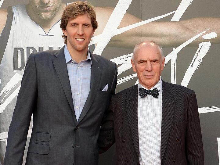 Mentor Holger und Superstar: Holger Geschwindner (l) und Dirk Nowitzki.