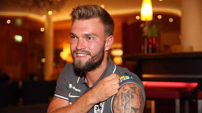 Den Löwen auf der Brust und auf der Schulter: Neuzugang Yannick Deichmann ließ sich sein Sternzeichen als Tattoo stechen.