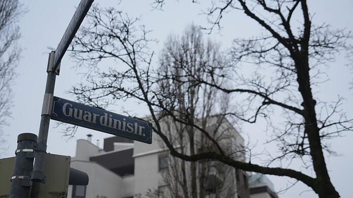 Tatort Guardinistraße: Hier hat ein 27-Jähriger auf seine Mutter eingestochen.