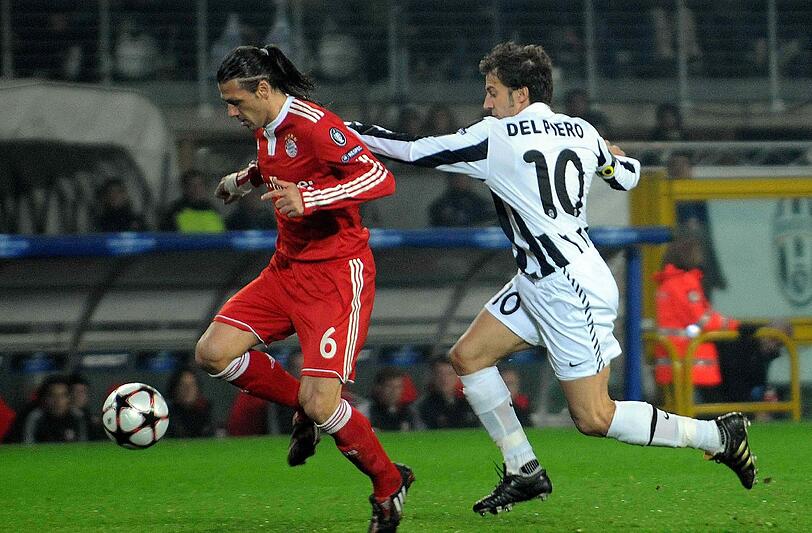 In der gleichen Spielzeit hatten die Bayern bereits gegen den italienischen Spitzenklub Juventus Turin (hier Demichelis gegen Allessandro del Piero) einen deutlichen und überzeugenden 4:1-Sieg einfahren können.