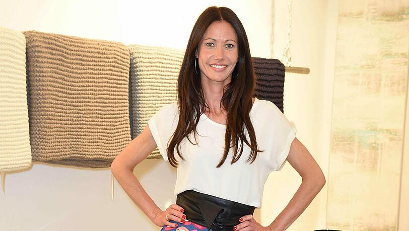 Jessica Schröder-Coverdale verkauft jetzt am Thierschplatz im Lehel Interior Design und Vintage-Möbel. Jessica Schröder-Coverdale verkauft jetzt am Thierschplatz im Lehel Interior Design und Vintage-Möbel.