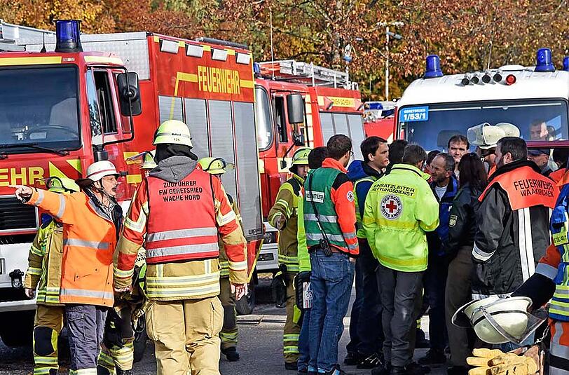 Die Bilder vom Feuerwehr-Großeinsatz in Bad Tölz an der Hacker-Pschorr-Arena.