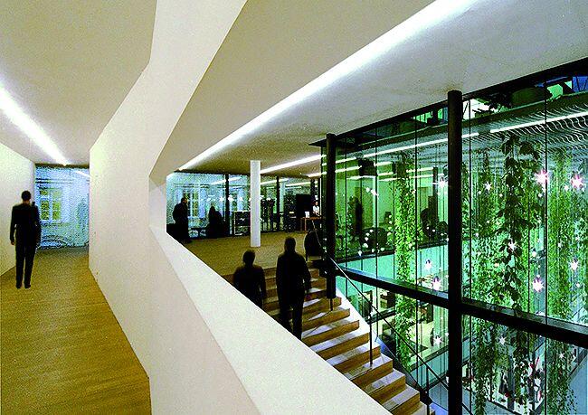 Die Räume der Hypo-Kunsthalle wurden in den 1990er Jahren von den Architekten Herzog und de Meuron modernisiert.
