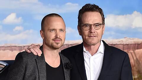 Bryan Cranston (r.) und Aaron Paul kehrten für den Super Bowl in ihre "Breaking Bad"-Rollen zurück.