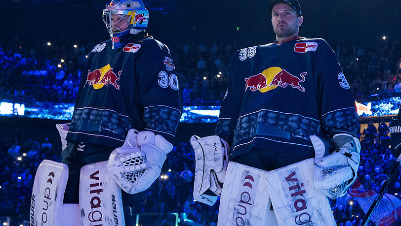 Zwei Top-Spieler, aber nur ein Platz auf dem Eis: Beim EHC Red Bull M&uuml;nchen duellieren sich Antoine Bibeau (l.) und Mathias Niederberger um die Position des Nummer-eins-Goalies f&uuml;r die Playoffs.