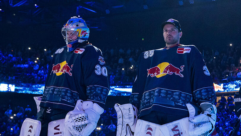 Zwei Top-Spieler, aber nur ein Platz auf dem Eis: Beim EHC Red Bull M&uuml;nchen duellieren sich Antoine Bibeau (l.) und Mathias Niederberger um die Position des Nummer-eins-Goalies f&uuml;r die Playoffs.