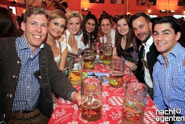 Dirndl, Lederhosen und viel Spaß: Die Party "Tracht und Pracht" am Samstag im Hippodrom auf der Theresienwiese. Mehr Bilder unter: www.nachtagenten.de.