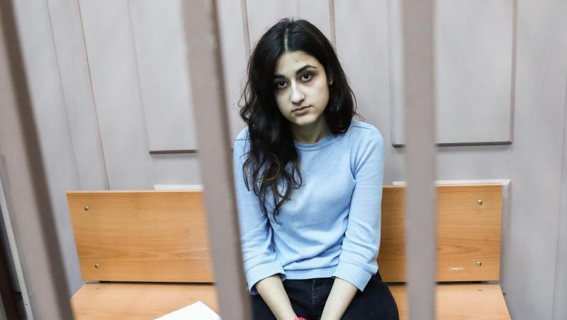 Kristina, eine der drei wegen des Mordes an ihrem Vater angeklagten Schwestern. Kristina, eine der drei wegen des Mordes an ihrem Vater angeklagten Schwestern.