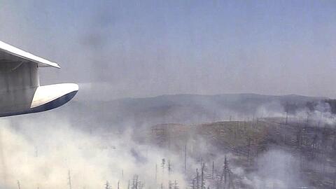 Qualm steigt von einem Waldbrand in der Reghion Krasnojarsk auf (Archiv).