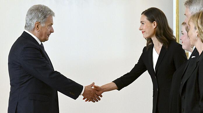 Präsident Sauli Niinistö und die scheidende Ministerpräsidentin Sanna Marin.