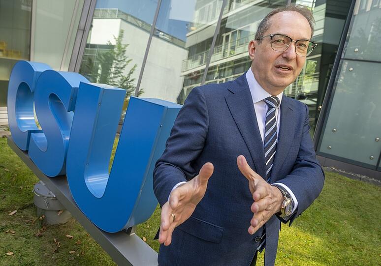 Er soll das Megathema Migration in den Griff bekommen: Alexander Dobrindt wird Bundesinnenminister.