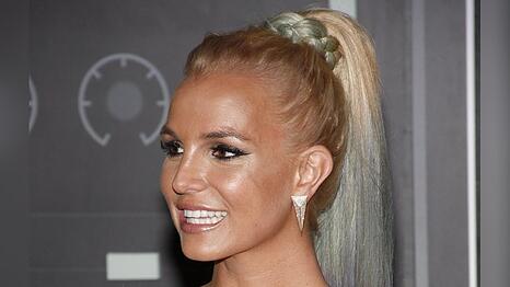 Britney Spears behauptet, Hirnschäden erlitten zu haben.