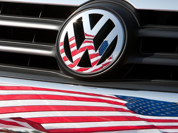 Absatzminus im September und Oktober - doch in der bisherigen Jahresbilanz hält sich Volkswagen in den USA dank kräftiger Zuwächse von Januar bis August im Plus.
