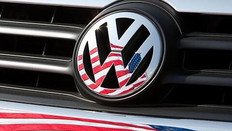 Absatzminus im September und Oktober - doch in der bisherigen Jahresbilanz hält sich Volkswagen in den USA dank kräftiger Zuwächse von Januar bis August im Plus.