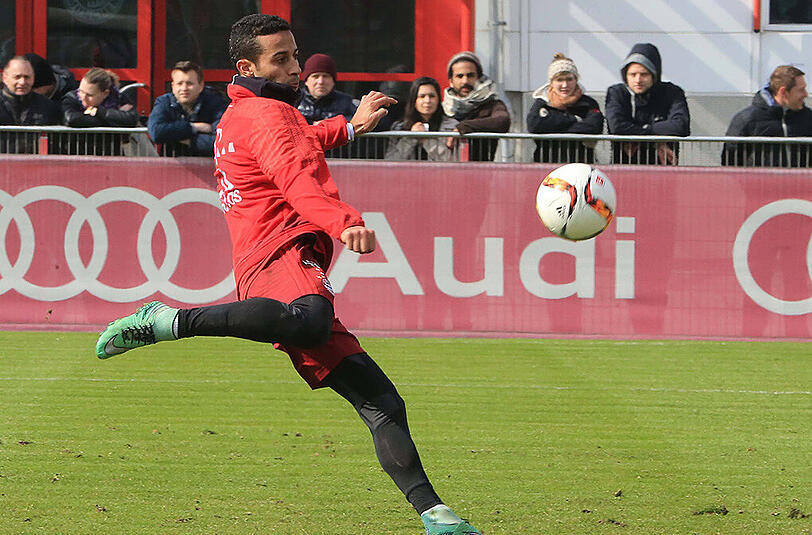 "Thiago oder nix", das sagte Guardiola kurz nach seinem Amtsantritt beim FCB und holte seinen Liebling zum FC Bayern. Jetzt soll er angeblich mit nach Manchester.