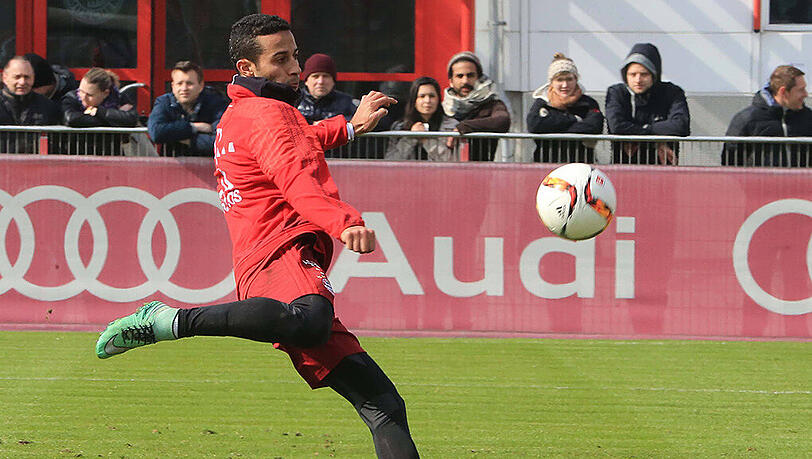 "Thiago oder nix", das sagte Guardiola kurz nach seinem Amtsantritt beim FCB und holte seinen Liebling zum FC Bayern. Jetzt soll er angeblich mit nach Manchester. "Thiago oder nix", das sagte Guardiola kurz nach seinem Amtsantritt beim FCB und holte seinen Liebling zum FC Bayern. Jetzt soll er angeblich mit nach Manchester.