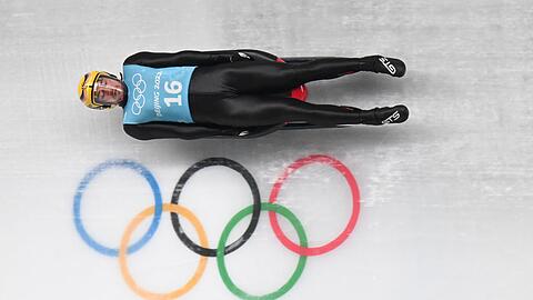 Johannes Ludwig rast durch den olympischen Eiskanal.
