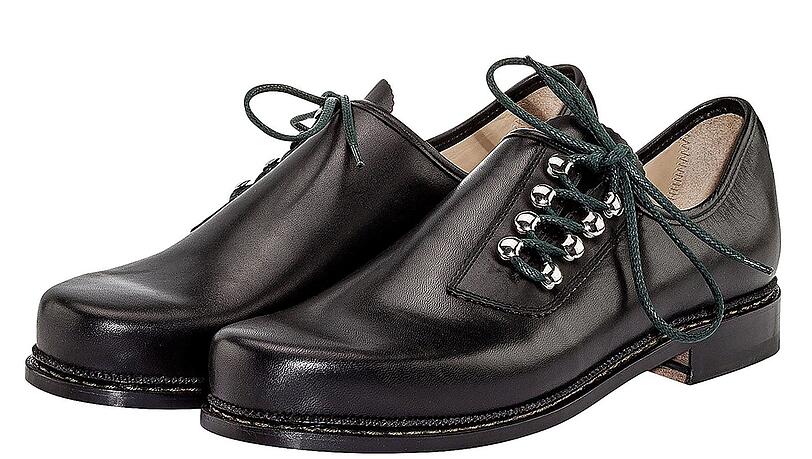 Die Herren tragen heuer wieder schwarze Haferlschuhe. Die Herren tragen heuer wieder schwarze Haferlschuhe.