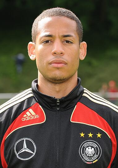 Dennis Aogo