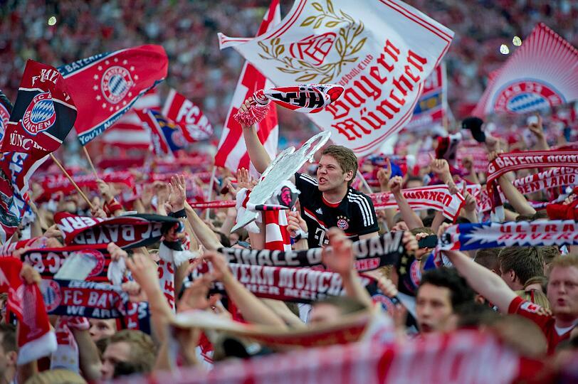 Ein Abend der emotionalen Achterbahnfahrt - mit dem brutalen Absturz aus einem ach so schönen Traum. So hofften, bangten, jubelten - und weinten die Fans des FC Bayern.
