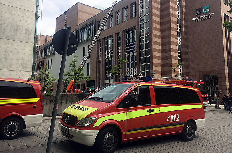 Dachstuhlbrand auf der Hopfenpost. Die Bilder vom Feuerwehr-Einsatz.