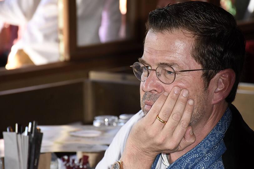 Galt einst als große Hoffnung der CSU: Karl-Theodor zu Guttenberg &ndash; hier ganz nachdenklich in Käfers Wiesn-Schänke auf dem Oktoberfest 2018