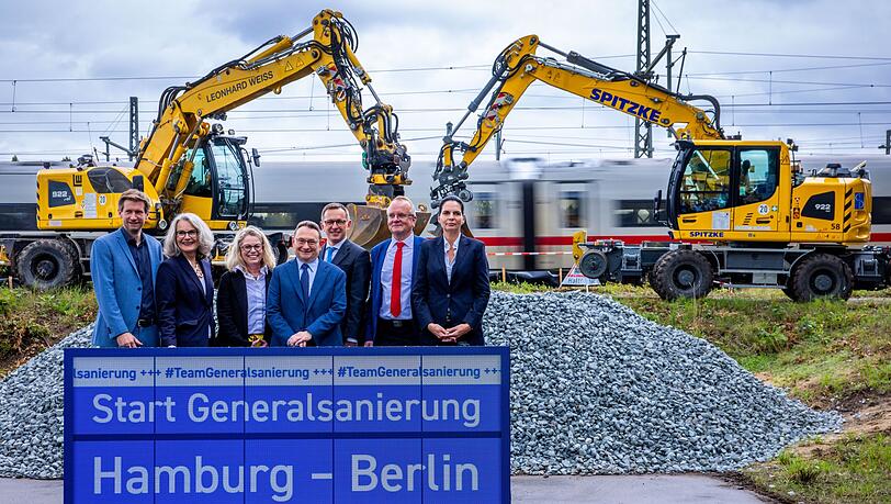 Der offizielle Startschuss für die Generalsanierung der Bahnstrecke Berlin - Hamburg fällt auf etwa halber Strecke in Ludwigslust (Mecklenburg-Vorpommern).