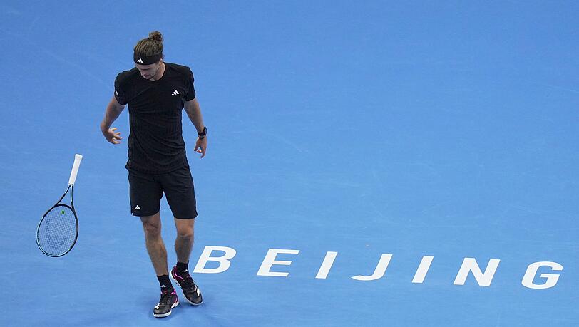Alexander Zverev ließ seinen Frust am Schläger aus.