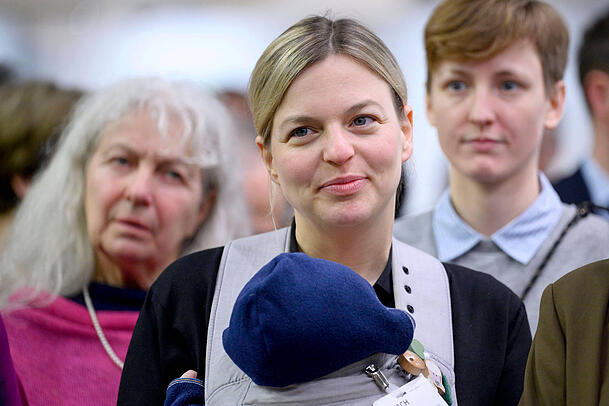 Politikerin Katharina Schulze Grüne mit ihrem zweiten Sohn beim Eröffnungsrundgang auf der Biofach 2025 in Nürnberg. Politikerin Katharina Schulze Grüne mit ihrem zweiten Sohn beim Eröffnungsrundgang auf der Biofach 2025 in Nürnberg.