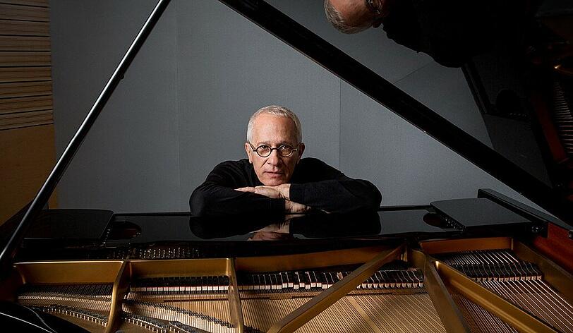 James Newton Howard ist der Mann hinter den großen Filmmusiken zu "King Kong", "Batman Begins", "Die Tribute von Panem" und vielen weiteren Blockbustern.