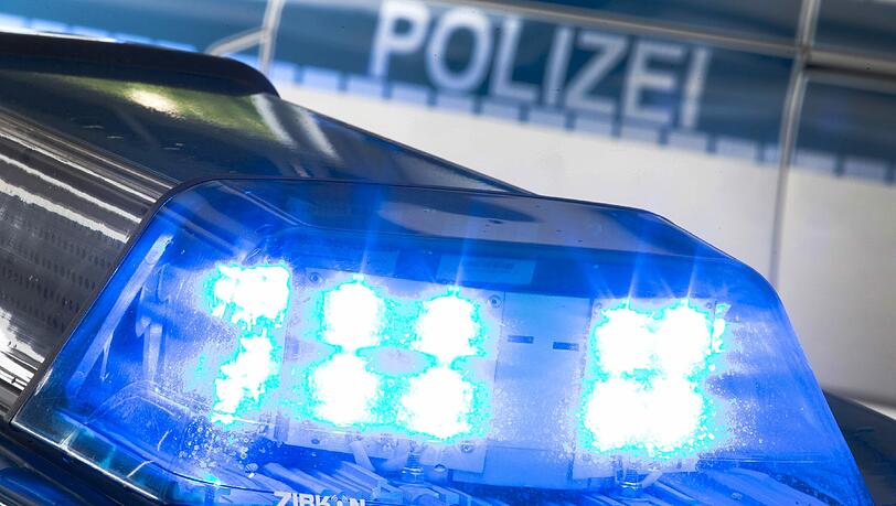 Nach einem Raubüberfall in der Nacht auf Sonntag sucht die Polizei nun nach Zeugen. Nach einem Raubüberfall in der Nacht auf Sonntag sucht die Polizei nun nach Zeugen.