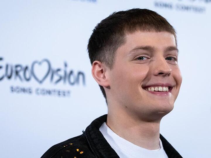 Ben Dolic wäre mit dem Dance-Popsong "The Violent Thing" ins offizielle ESC-Rennen gegangen. Der Musikwettbewerb wurde aufgrund der Corona-Pandemie abgesagt.