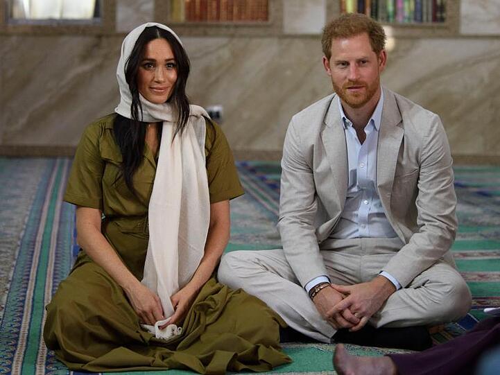 Prinz Harry und Herzogin Meghan besuchen die Auwal-Moschee.