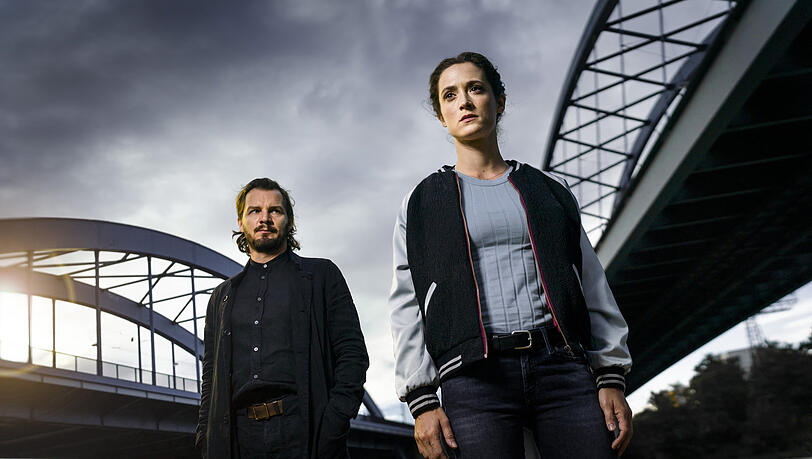 Im Sechs-Teiler "Schneller als die Angst" macht Friederike Becht als Kommissarin Jagd auf Felix Klare als Serienmörder.