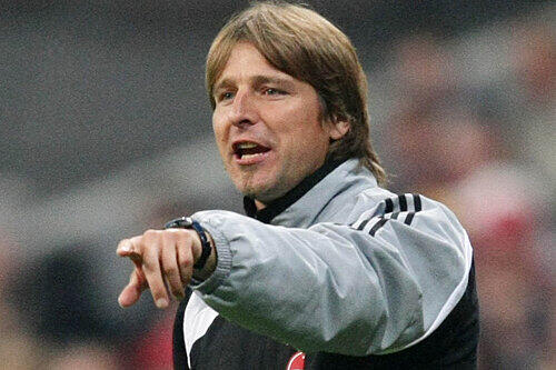 Bläst mutig zur Attacke, weiß aber auch, dass er am Montag gegen Duisburg unbedingt gewinnen muss: Club-Trainer Michael Oenning, der immer noch auf seinen ersten Erfolg wartet.