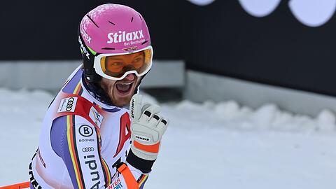 Linus Stra&szlig;er jubelt &uuml;ber Platz drei im Slalom von Kitzb&uuml;hel.