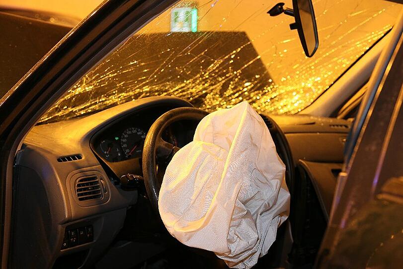 Ein Toter und ein Verletzter  - das ist die traurige Bilanz eines Geisterfahrerunfalls in einem Tunnel der A 94. Zwischen den Anschlussstellen Waldkraiburg und Heldenstein kam es zu dem schweren Crash.