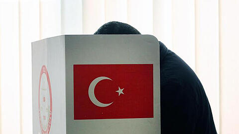 Türkisches Wahllokal in Dortmund: Die Wahlbeteiligung unter den türkischen Wählern in Deutschland lag fast 40 Prozentpunkte niedriger, als in der Türkei.