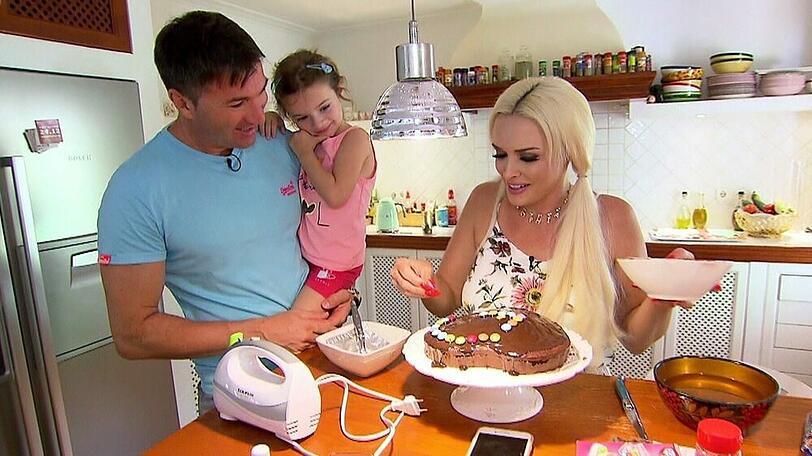 Daniela Katzenberger genießt ihr Familienglück mit Ehemann Lucas Cordalis und Tochter Sophia.