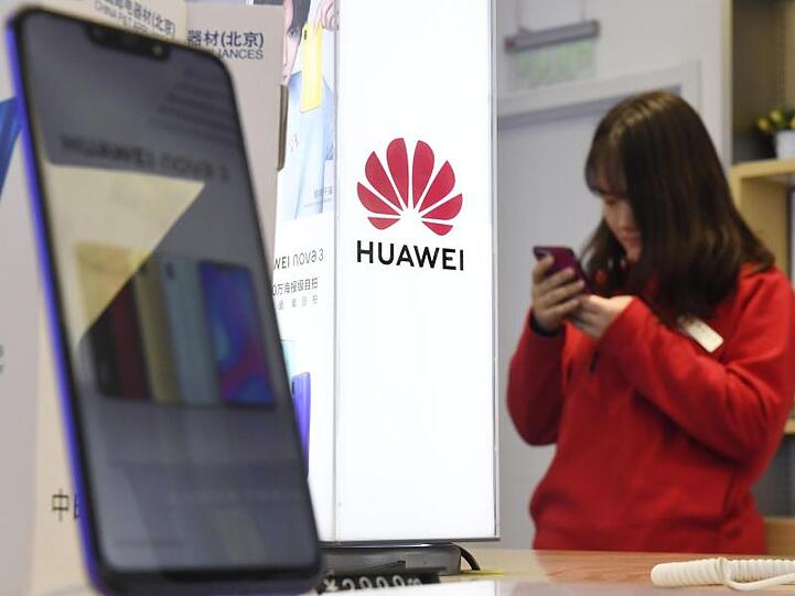 Huawei ist ein führender Ausrüster von Mobilfunk-Netzen unter anderem in Europa und der zweitgrößte Smartphone-Anbieter der Welt.