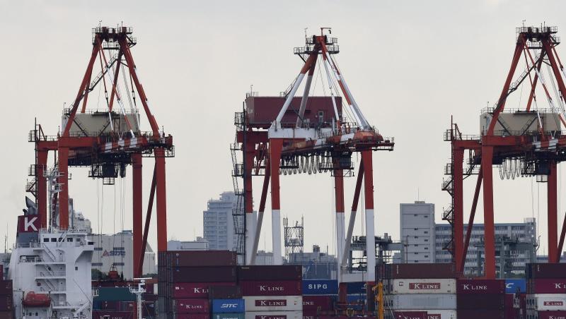 Die Pandemie stürzt Japans Wirtschaft in eine Rezession. Die Pandemie stürzt Japans Wirtschaft in eine Rezession.
