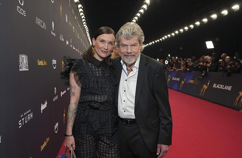 Bambi-Verleihung 2024: Reinhold Messner und Ehefrau Diane Schumacher schritten gemeinsam über den roten Teppich.