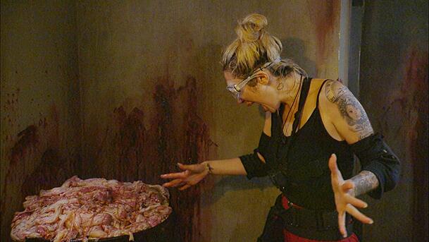 Ariel musste in verschiedenen Ecken, zwischen Tierchen und Fleischabf&auml;llen, die Sterne suchen.