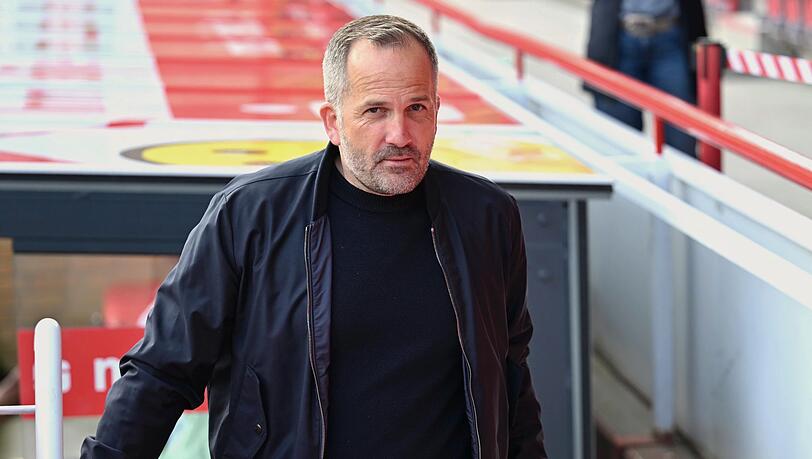 Noch ist unklar, ob Manuel Baum Trainer des FC Augsburg bleibt. Noch ist unklar, ob Manuel Baum Trainer des FC Augsburg bleibt.