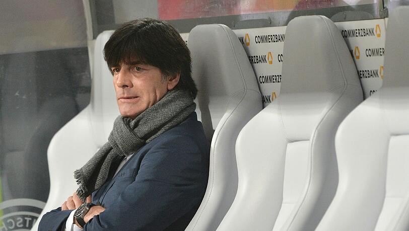 Bundestrainer Joachim Löw verzieht den Mund beim Spiel seiner DFB-Elf gegen Gibraltar. Bundestrainer Joachim Löw verzieht den Mund beim Spiel seiner DFB-Elf gegen Gibraltar.