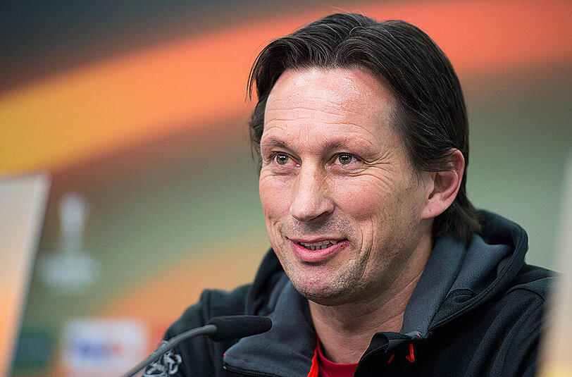 Leverkusens Trainer Roger Schmidt während der Pressekonferenz am Mittwoch.