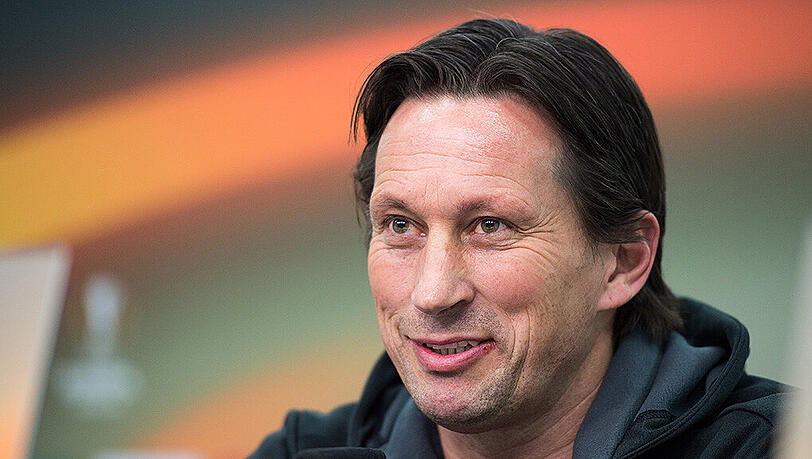 Leverkusens Trainer Roger Schmidt während der Pressekonferenz am Mittwoch. Leverkusens Trainer Roger Schmidt während der Pressekonferenz am Mittwoch.